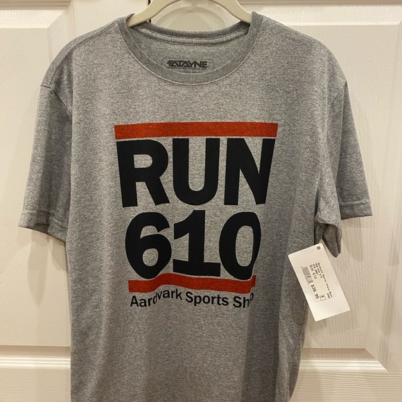 Run 610 Aardvark Sports Shop T-shirt - Picture 1 of 4